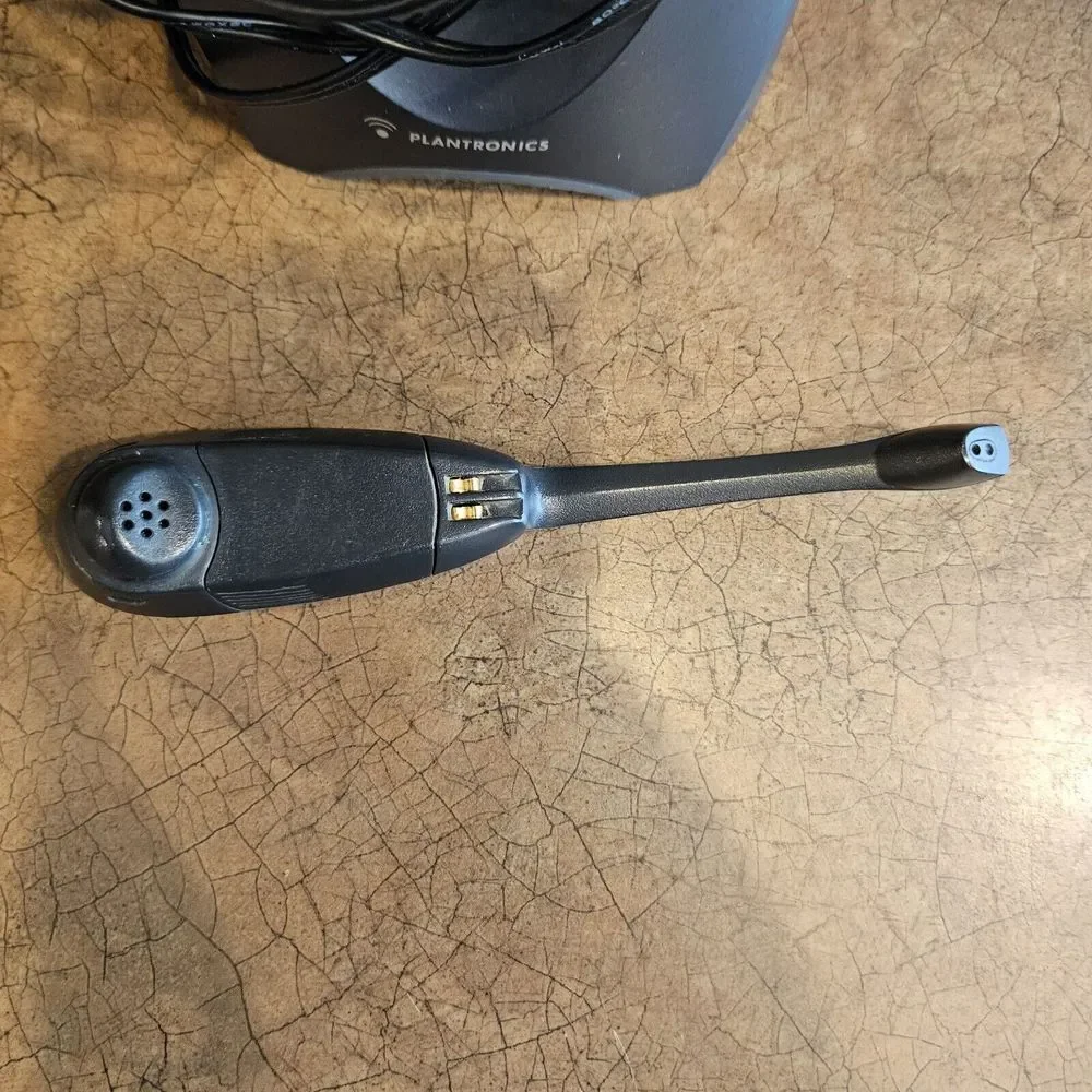 Plantronics CS55 Wireless Headset with‎ charger